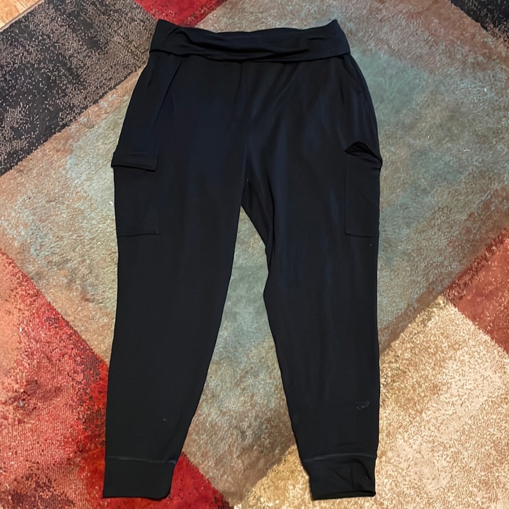 Old Navy Mid-Rise Live-In Cargo Jogger Sweatpants